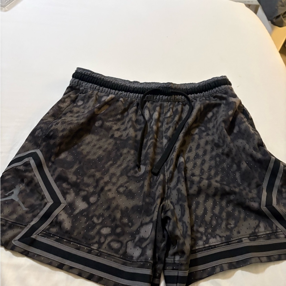 Jordan Men's extra large  Black Patterned Shorts - Picture 8 of 8